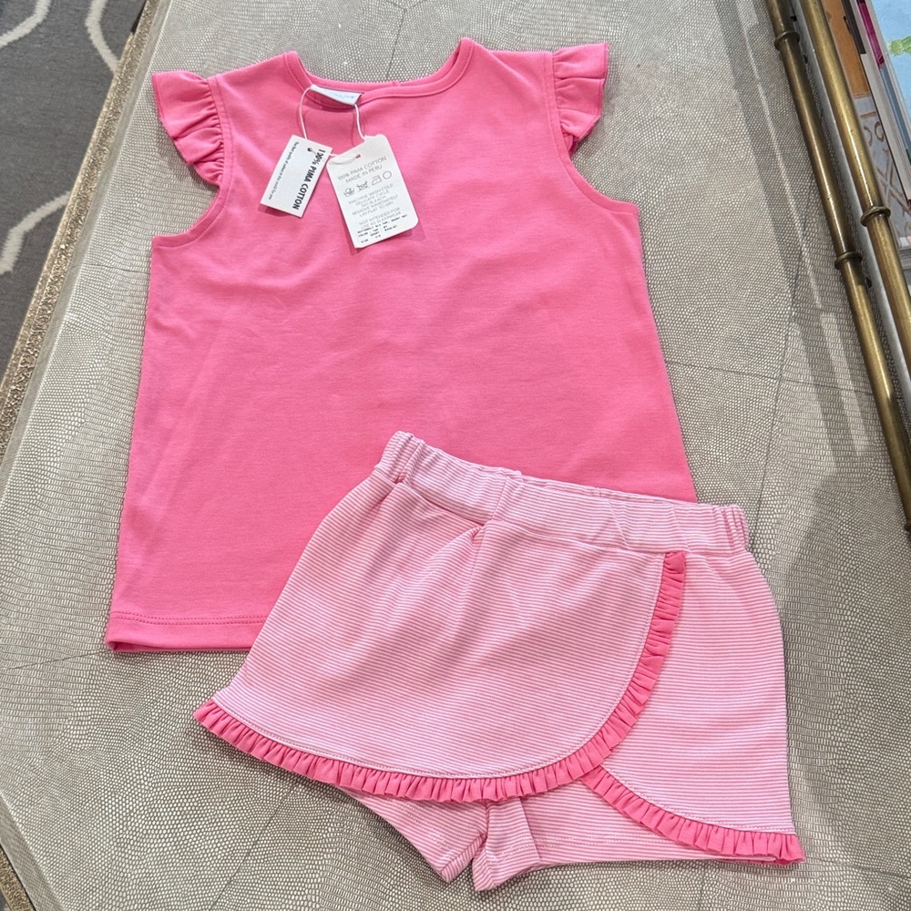 NWT Squiggles set size 4/5
Flutter sleeve top
Ruffle Skort
100% Pima Cotton